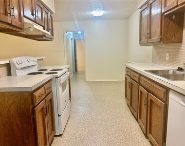 2301 Lido Lane - Photo Thumbnail 1