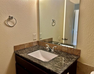 2301 Lido Lane - Photo Thumbnail 16