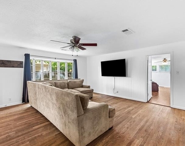 108 N Baker Street - Photo Thumbnail 8