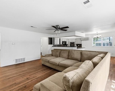 108 N Baker Street - Photo Thumbnail 10