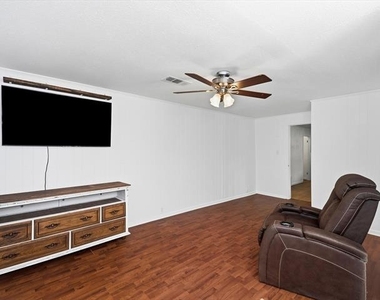 108 N Baker Street - Photo Thumbnail 28