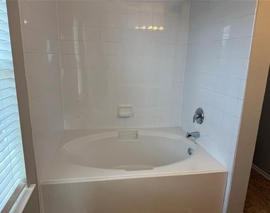 4514 Quail Run Road - Photo Thumbnail 14