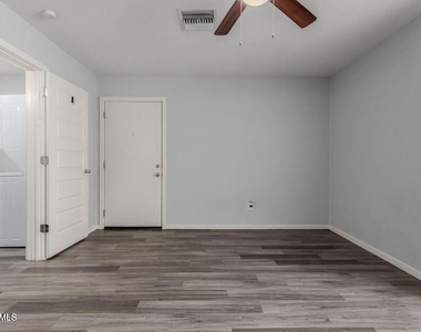 1222 W 4th Street - Photo Thumbnail 11
