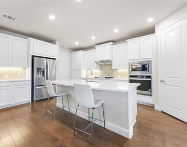 5628 Niagara - Photo Thumbnail 12