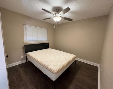 2000 Azalea Street - Photo Thumbnail 9