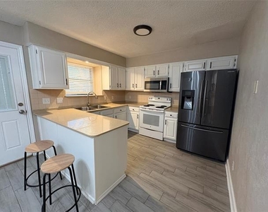 2000 Azalea Street - Photo Thumbnail 2