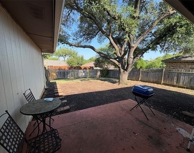 2000 Azalea Street - Photo Thumbnail 11