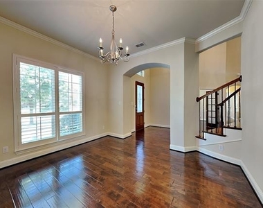 3006 Knightsbridge Lane - Photo Thumbnail 2