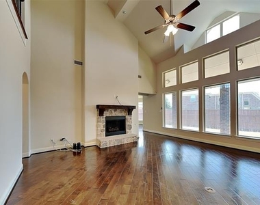 3006 Knightsbridge Lane - Photo Thumbnail 11