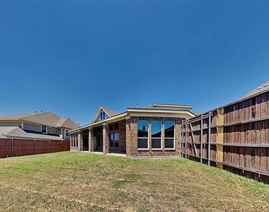 3006 Knightsbridge Lane - Photo Thumbnail 9