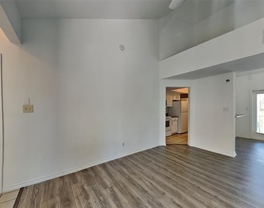 3105 San Jacinto Street - Photo Thumbnail 7