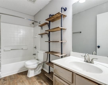 2112 Royal Acres Trail - Photo Thumbnail 14