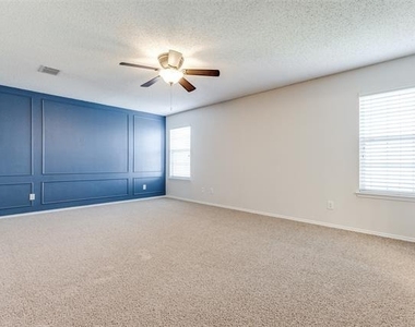 2112 Royal Acres Trail - Photo Thumbnail 15