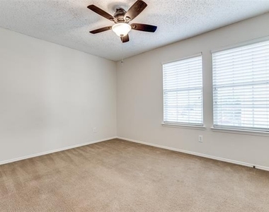 2112 Royal Acres Trail - Photo Thumbnail 12