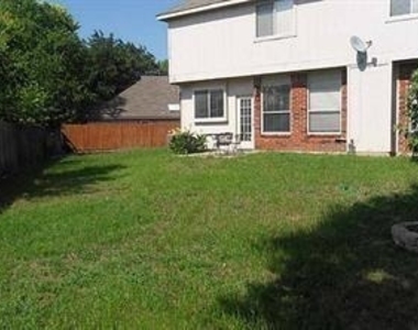 6717 Norway Court - Photo Thumbnail 11