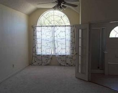 6717 Norway Court - Photo Thumbnail 7