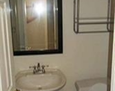 6717 Norway Court - Photo Thumbnail 5