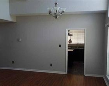 6717 Norway Court - Photo Thumbnail 3
