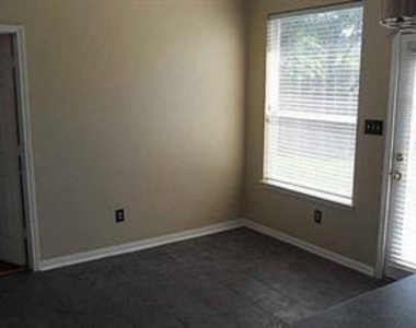 6717 Norway Court - Photo Thumbnail 4