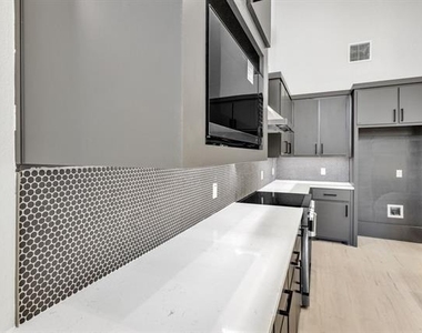320 Splitrail Drive - Photo Thumbnail 8