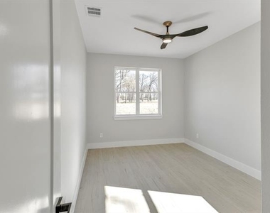 320 Splitrail Drive - Photo Thumbnail 19