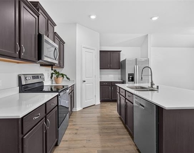 149 Boxwood Drive - Photo Thumbnail 4
