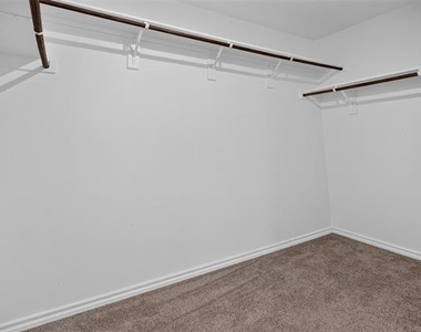149 Boxwood Drive - Photo Thumbnail 13