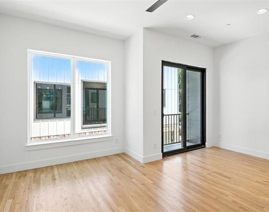 5837 Oram Street - Photo Thumbnail 2