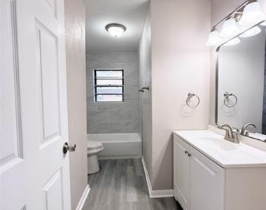 1228 Oak Drive - Photo Thumbnail 7
