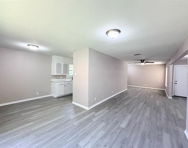 1228 Oak Drive - Photo Thumbnail 2