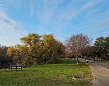 209 Kerby Street - Photo Thumbnail 20