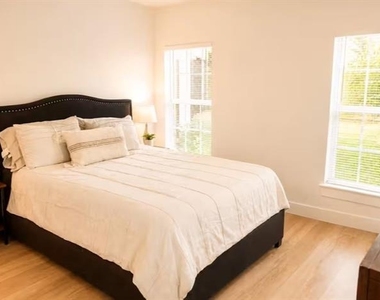209 Kerby Street - Photo Thumbnail 3