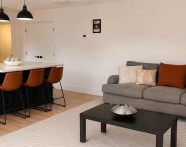 209 Kerby Street - Photo Thumbnail 4