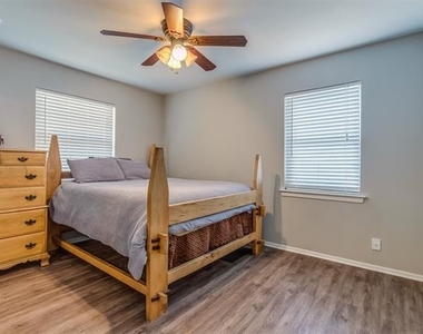 2221 N Mill Street - Photo Thumbnail 8