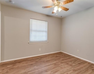 2221 N Mill Street - Photo Thumbnail 4