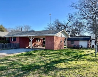 216 Woodlawn Avenue - Photo Thumbnail 5