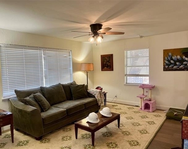 216 Woodlawn Avenue - Photo Thumbnail 9
