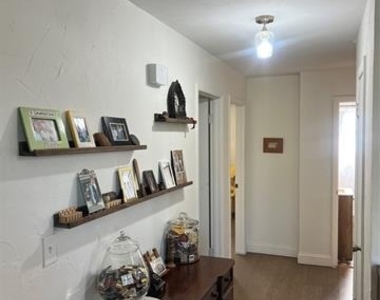 216 Woodlawn Avenue - Photo Thumbnail 10