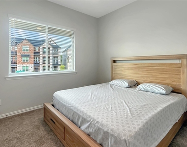 8277 Huron Peak Drive - Photo Thumbnail 16