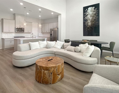 8277 Huron Peak Drive - Photo Thumbnail 8