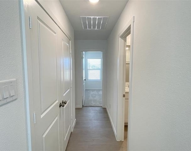 3185 Campeiro Avenue - Photo Thumbnail 4