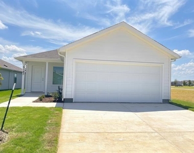 3185 Campeiro Avenue - Photo Thumbnail 2