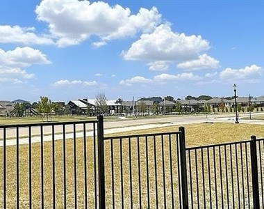 3185 Campeiro Avenue - Photo Thumbnail 28
