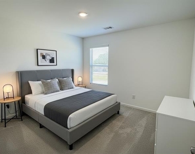 3185 Campeiro Avenue - Photo Thumbnail 21