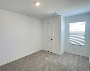 3185 Campeiro Avenue - Photo Thumbnail 24