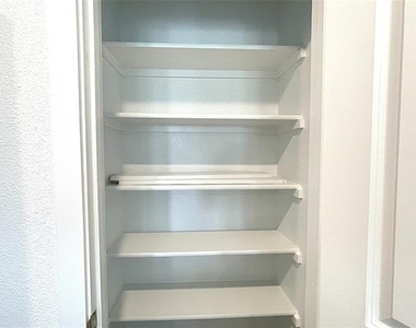 3185 Campeiro Avenue - Photo Thumbnail 13