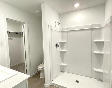 3185 Campeiro Avenue - Photo Thumbnail 16