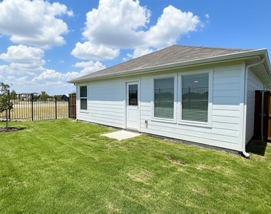 3185 Campeiro Avenue - Photo Thumbnail 27