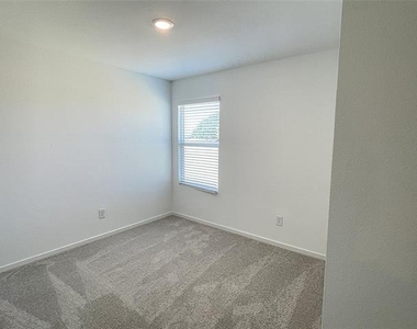 3185 Campeiro Avenue - Photo Thumbnail 22