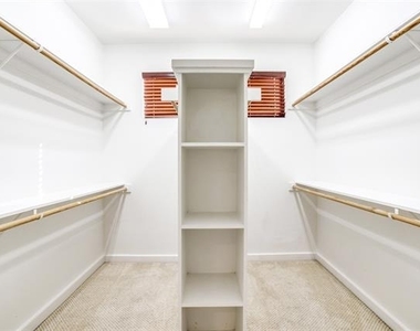 2411 N Hall Street - Photo Thumbnail 14